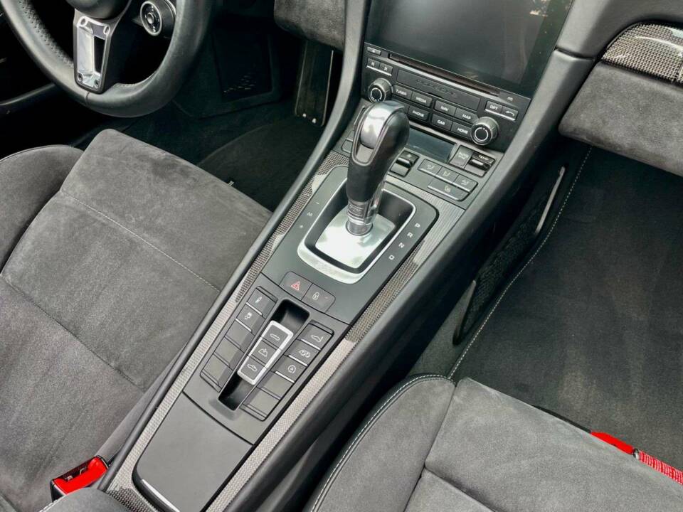 Image 19/19 of Porsche 911 Carrera 4 GTS (2017)