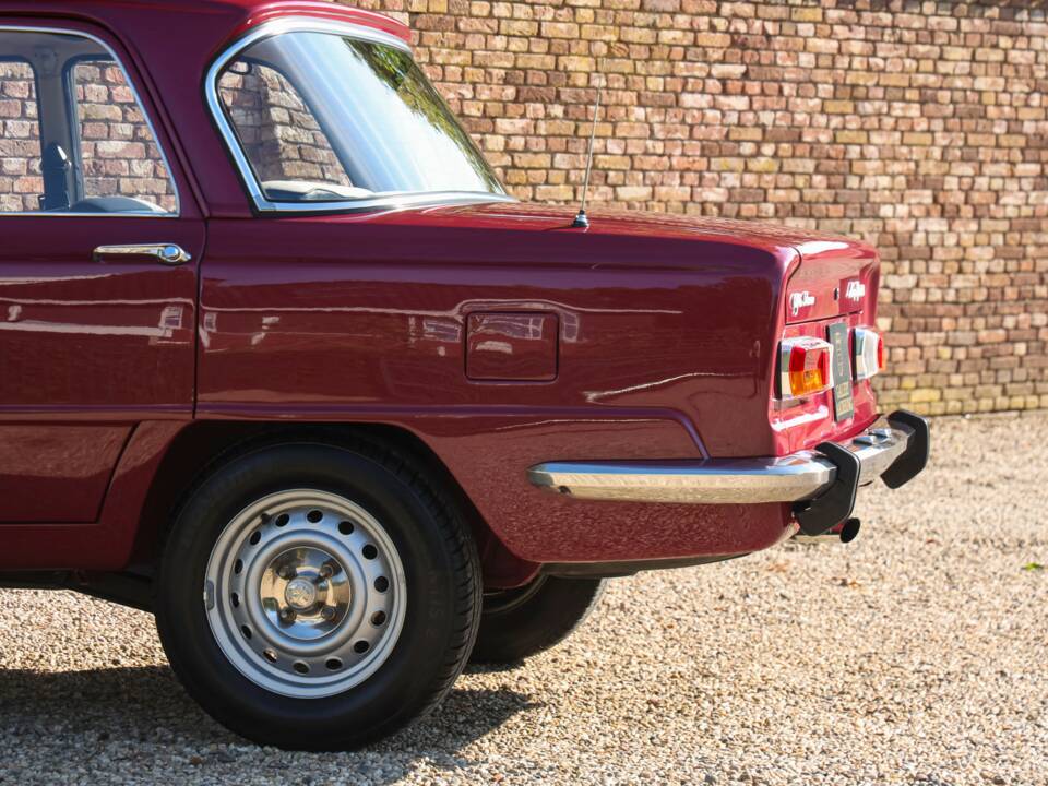 Image 42/50 of Alfa Romeo Giulia Nuova Super 1300 (1975)