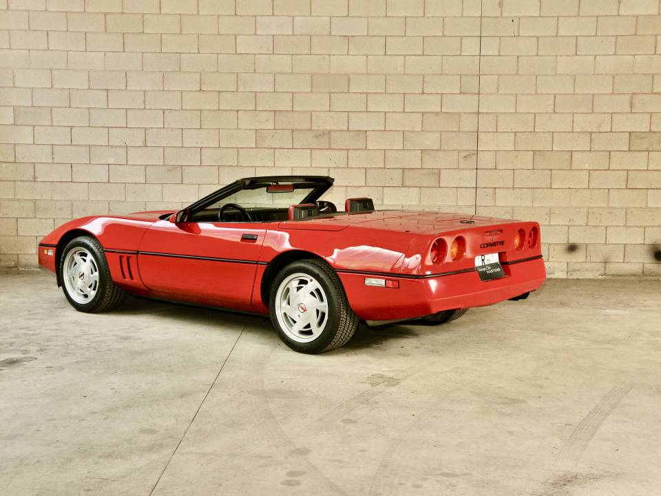 Image 8/32 of Chevrolet Corvette Convertible (1988)