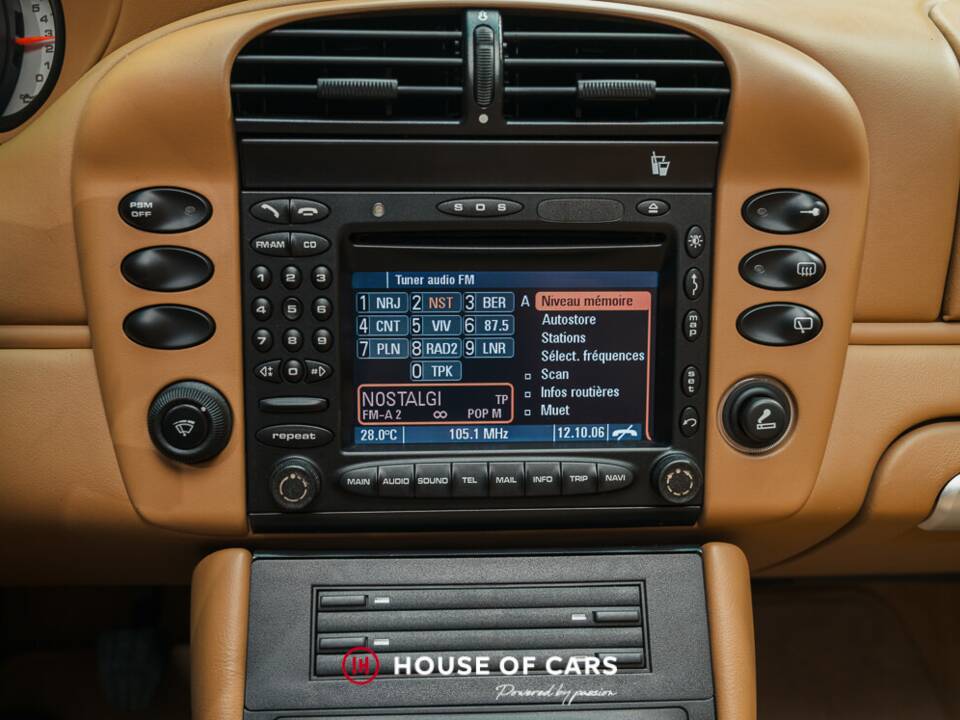 Imagen 21/24 de Porsche 911 Carrera (2003)