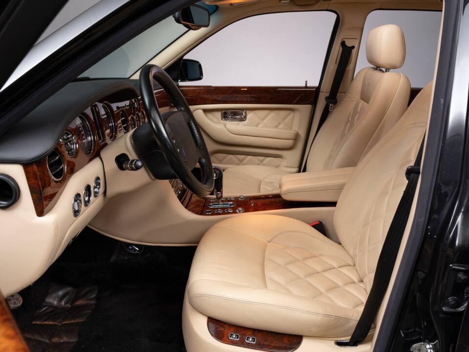 Image 22/46 of Bentley Arnage T (2004)