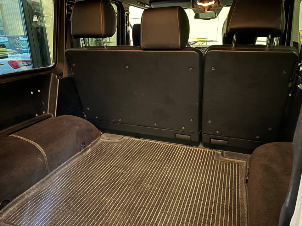 Imagen 34/48 de Mercedes-Benz G 55 AMG Kompressor (LWB) (2009)