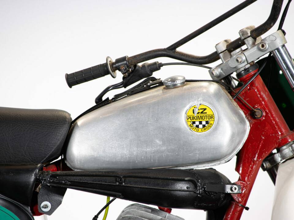 Image 19/38 of CZ 250 Moto Cross (1970)