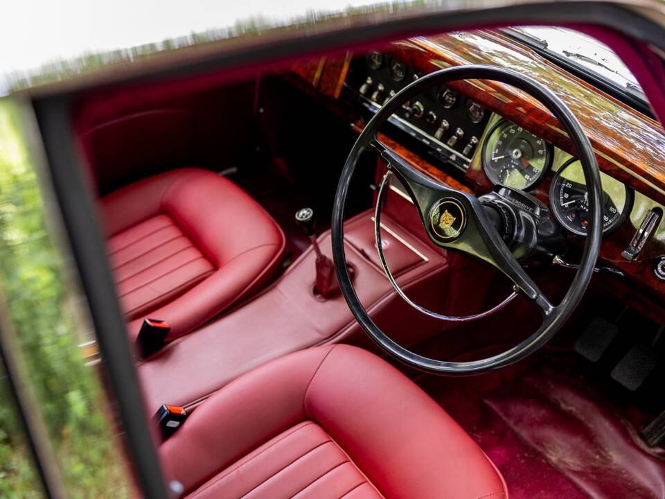 Image 45/50 de Jaguar Mk II 2.4 (1967)