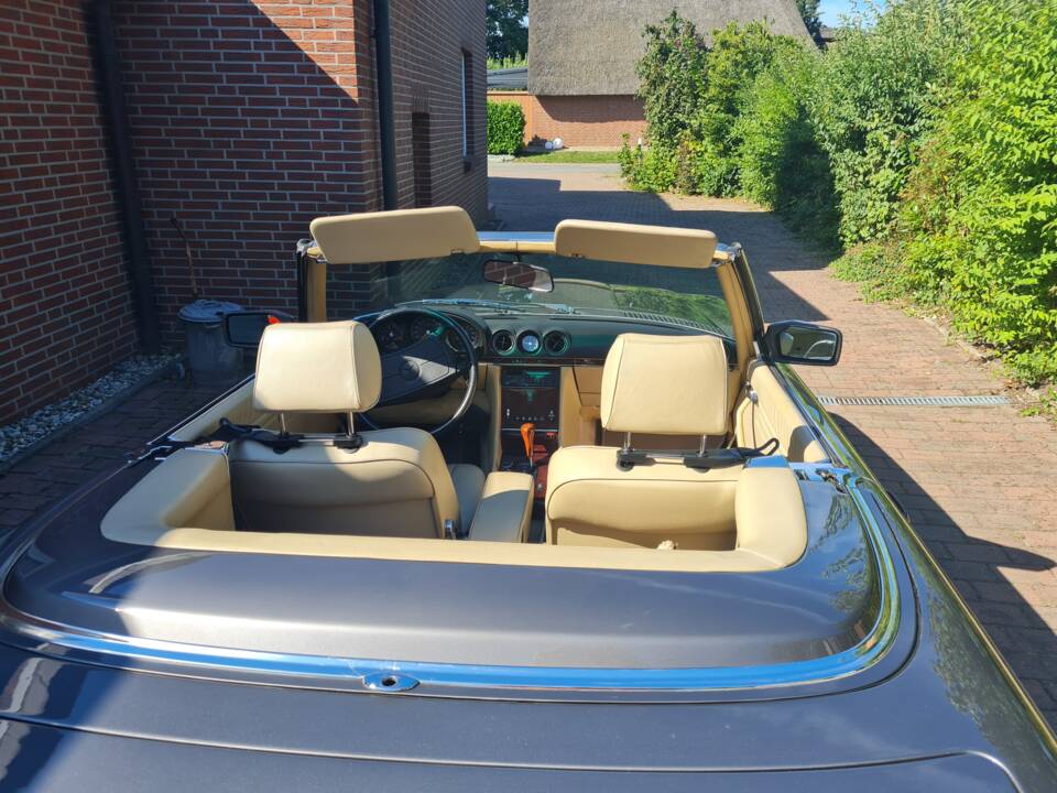 Afbeelding 24/24 van Mercedes-Benz 560 SL (1986)