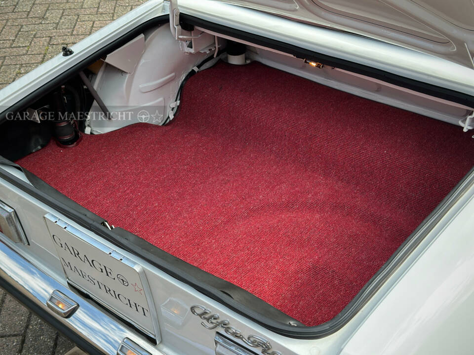 Afbeelding 33/72 van Alfa Romeo 2000 Spider Veloce (1981)