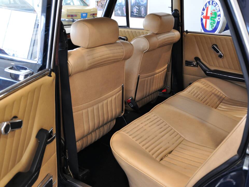 Image 34/35 of Alfa Romeo 2000 Berlina (1972)