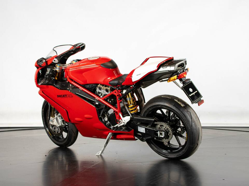 Image 2/50 of Ducati DUMMY (2004)