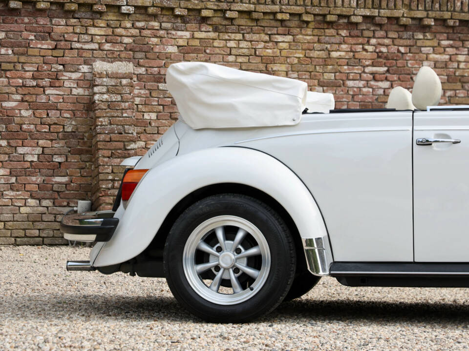 Immagine 42/50 di Volkswagen Kever 1303 &quot;Triple White&quot; (1977)