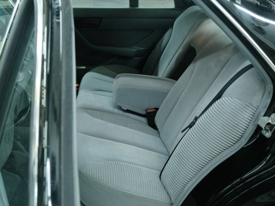 Bild 32/50 von Mercedes-Benz 300 SEL (1991)