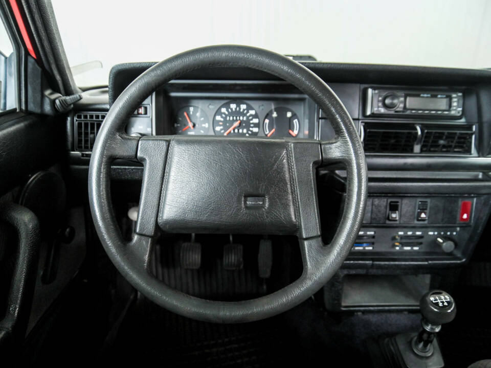 Image 8/50 of Volvo 240 (1987)