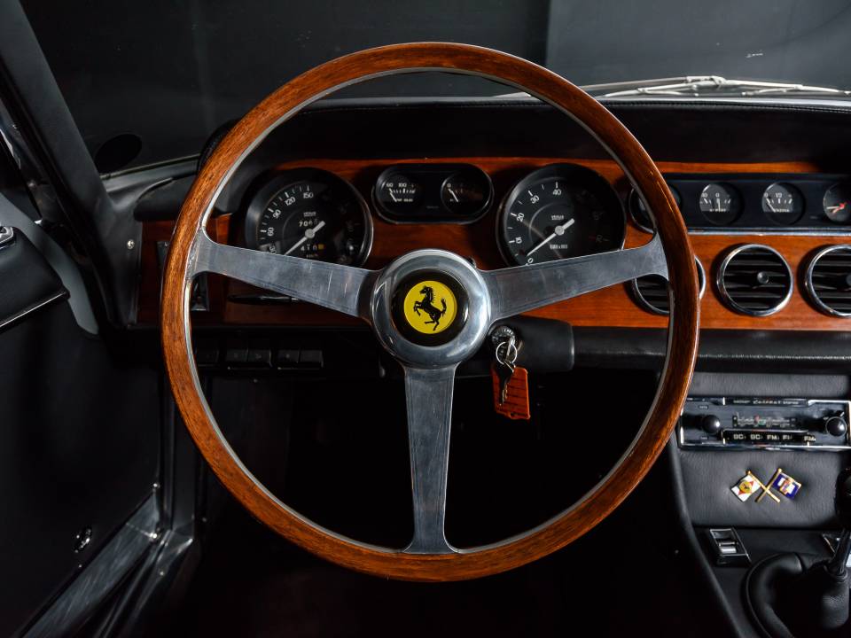Imagen 10/16 de Ferrari 330 GT 2+2 (1967)