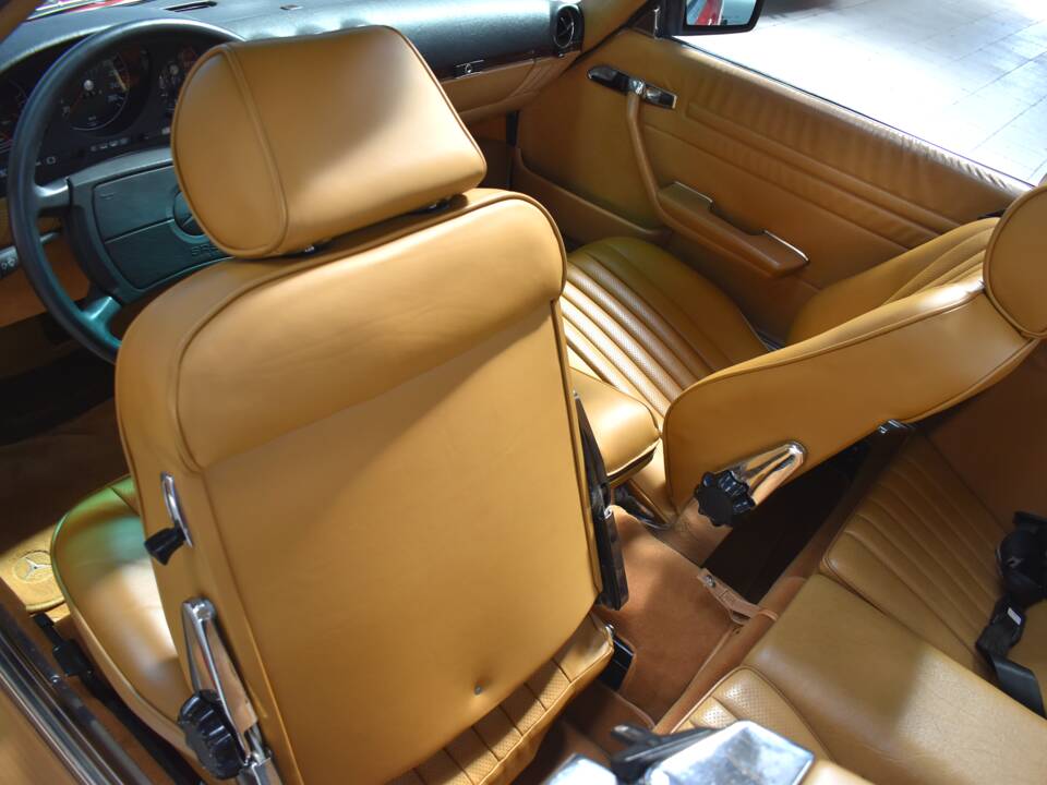 Image 32/94 of Mercedes-Benz 560 SL (1988)