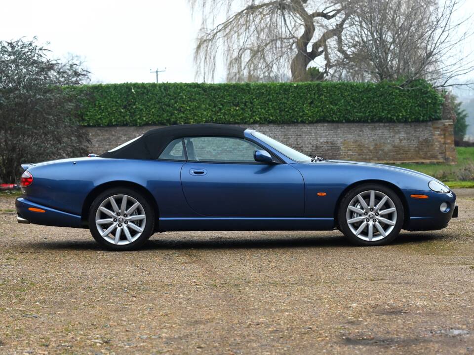 Image 2/26 de Jaguar XKR (2004)