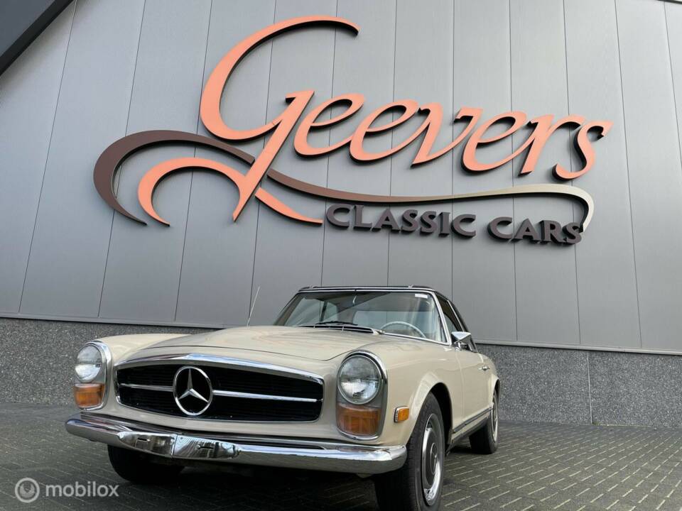 Afbeelding 2/20 van Mercedes-Benz 280 SL (1970)
