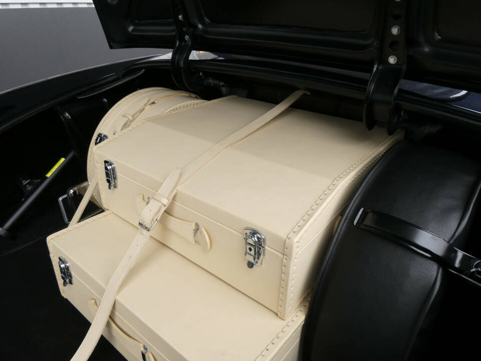 Image 19/27 of Mercedes-Benz 220 S Cabriolet (1957)