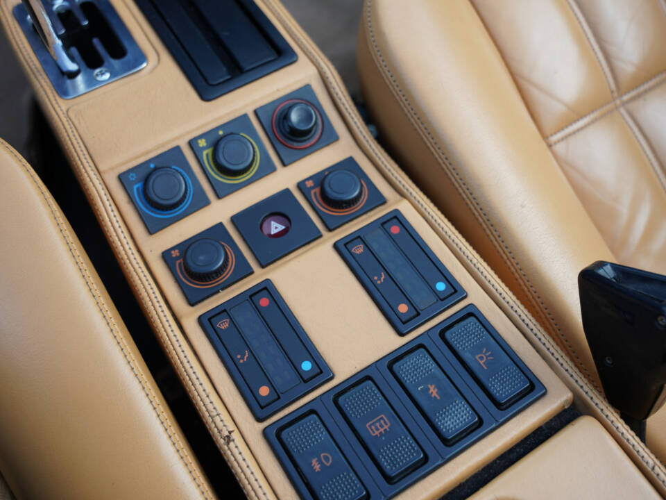 Afbeelding 37/50 van Ferrari 328 GTS (1989)