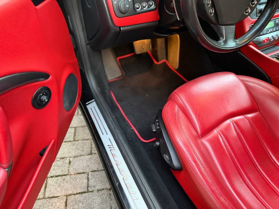 Image 12/22 of Maserati GranTurismo 4.2 (2008)