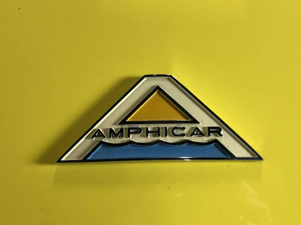 Image 13/24 de Amphicar 770 (1964)