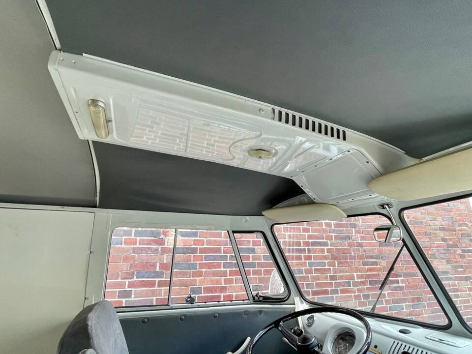 Image 10/20 of Volkswagen T1 panel van (1964)
