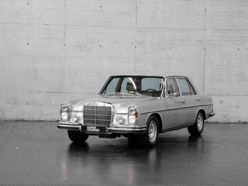 Immagine 2/50 di Mercedes-Benz 300 SEL 6.3 (1968)