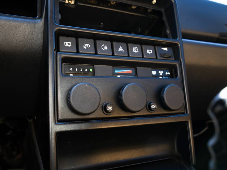 Image 38/63 of Lancia Delta HF Integrale Evoluzione II (1994)