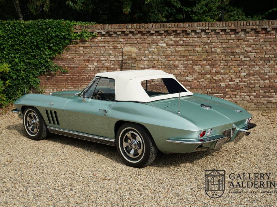 Image 2/50 of Chevrolet Corvette Sting Ray Convertible (1966)