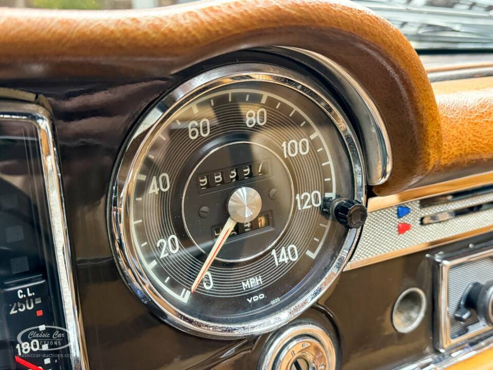 Image 13/38 of Mercedes-Benz 280 SL (1968)