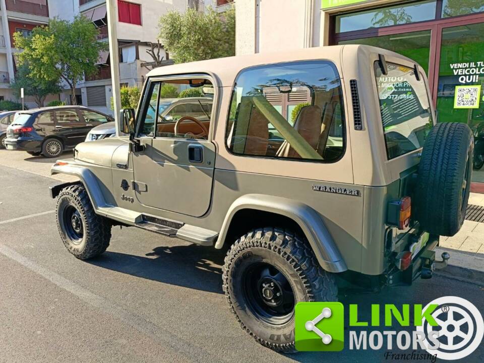 Image 3/10 of Jeep Wrangler 2.5L (1989)