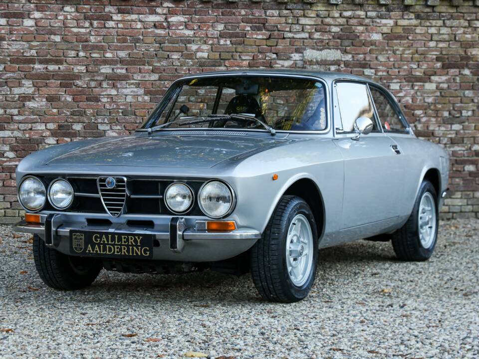 Image 1/50 of Alfa Romeo 1750 GT Veloce (1970)