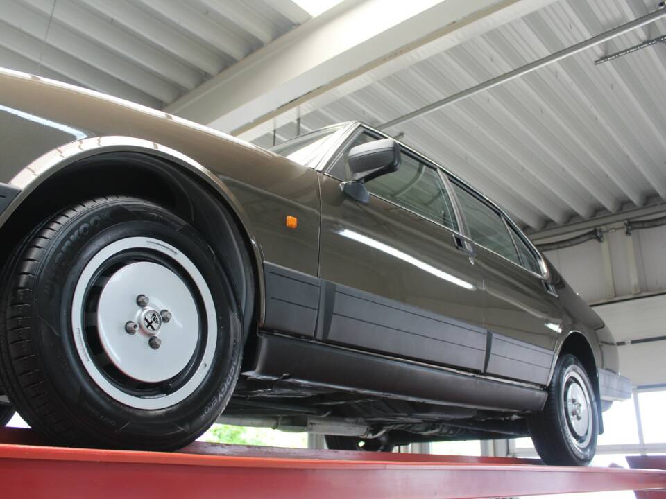 Bild 14/50 von Alfa Romeo Alfetta 2.0 (1984)