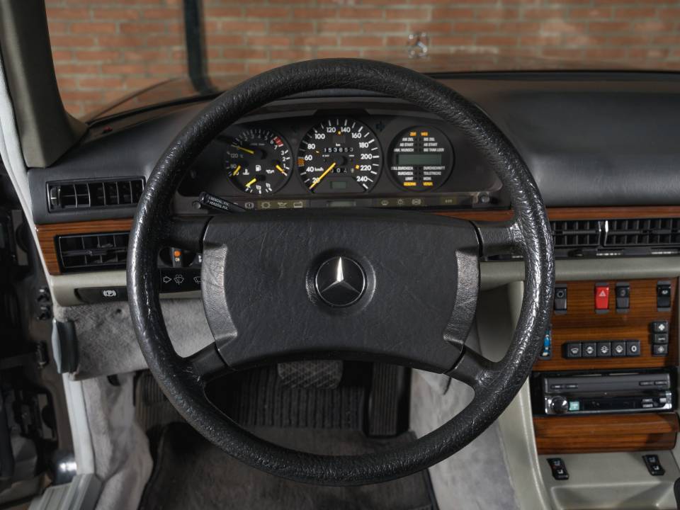 Bild 23/50 von Mercedes-Benz 500 SEL (1988)