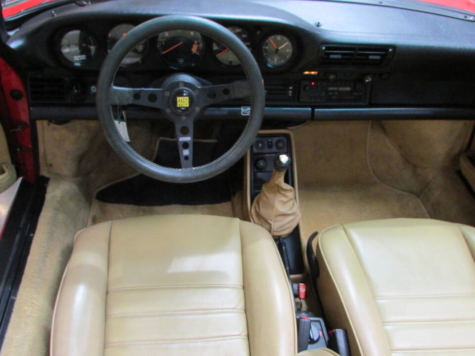 Bild 10/22 von Porsche 911 Carrera 3.2 (1986)