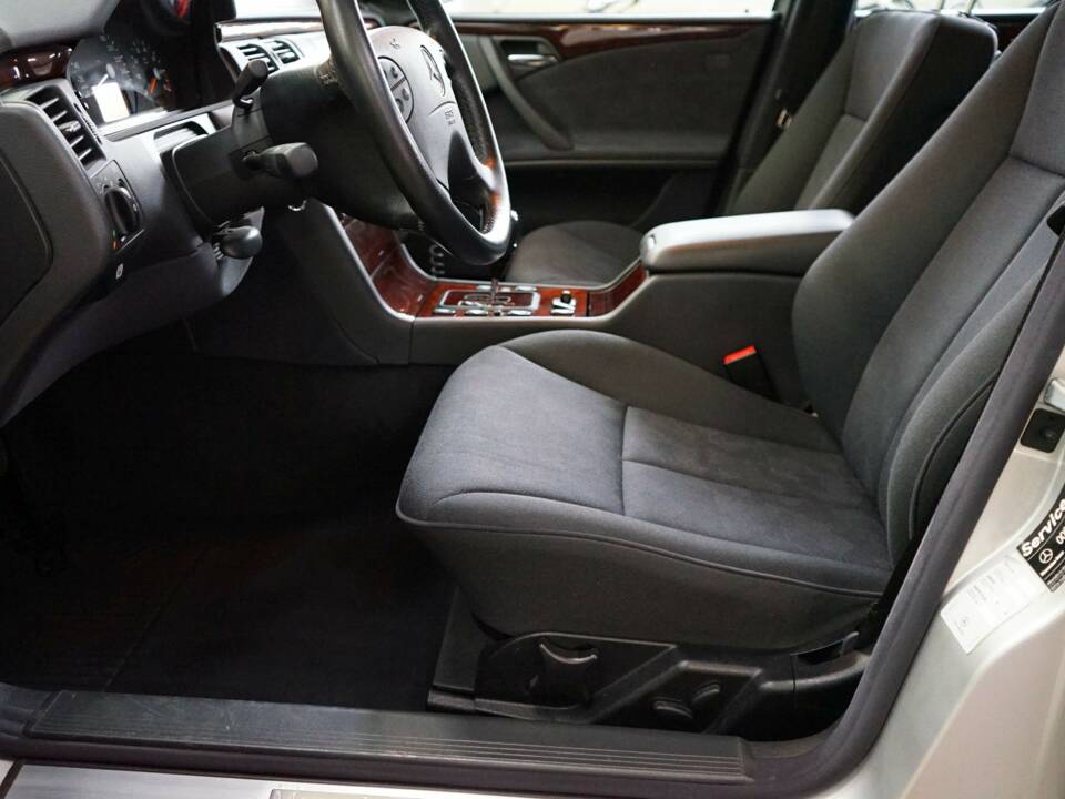 Bild 26/38 von Mercedes-Benz E 200 Kompressor (2001)