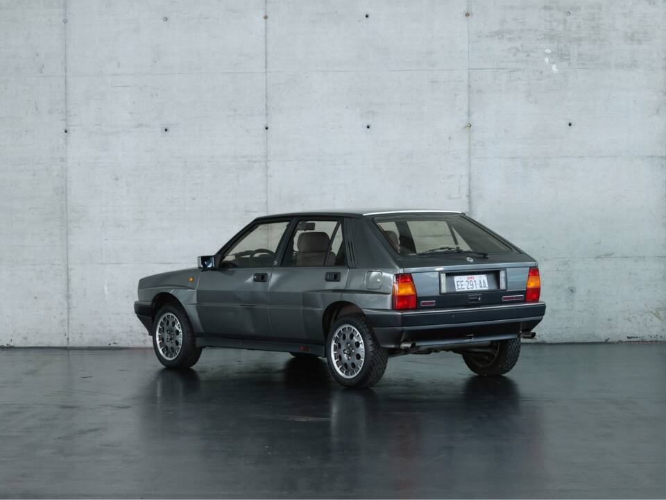 Image 2/50 of Lancia Delta HF Integrale (1988)