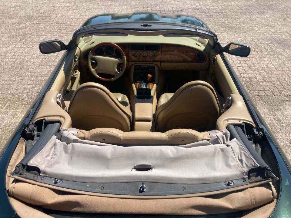 Image 11/33 of Jaguar XK8 4.0 (1997)