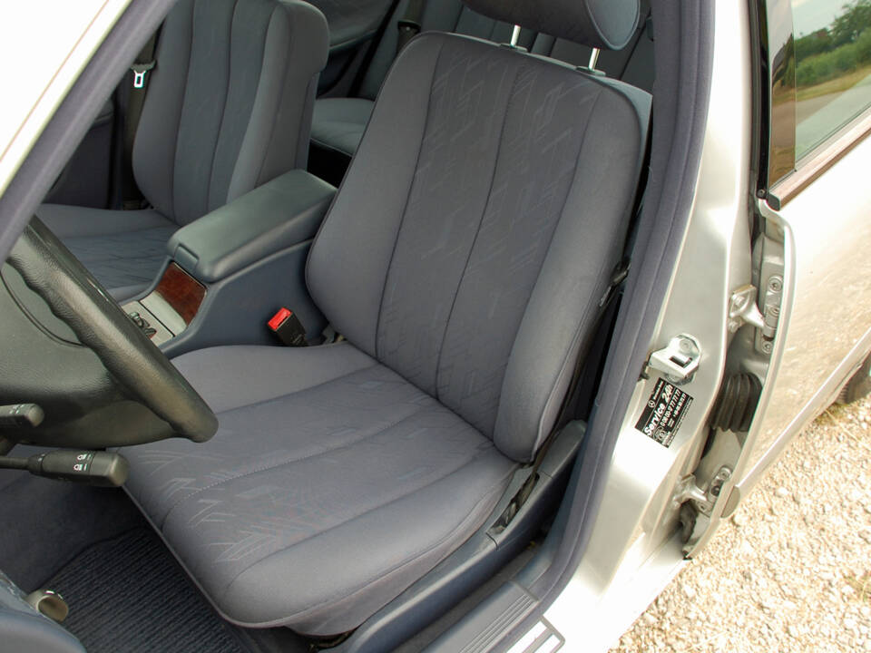 Imagen 13/34 de Mercedes-Benz E 240 (1999)