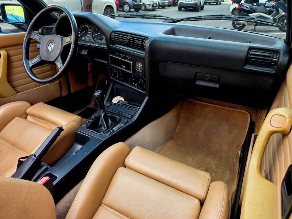 Bild 22/31 von BMW 320i (1988)