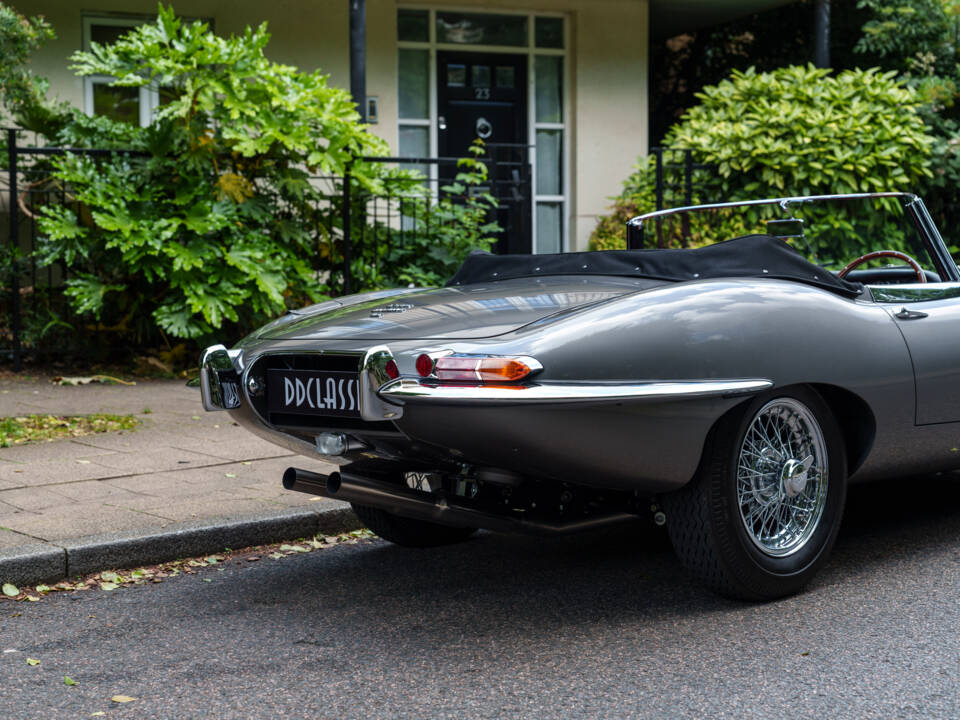 Immagine 9/21 di Jaguar E-Type 4.2 (1965)