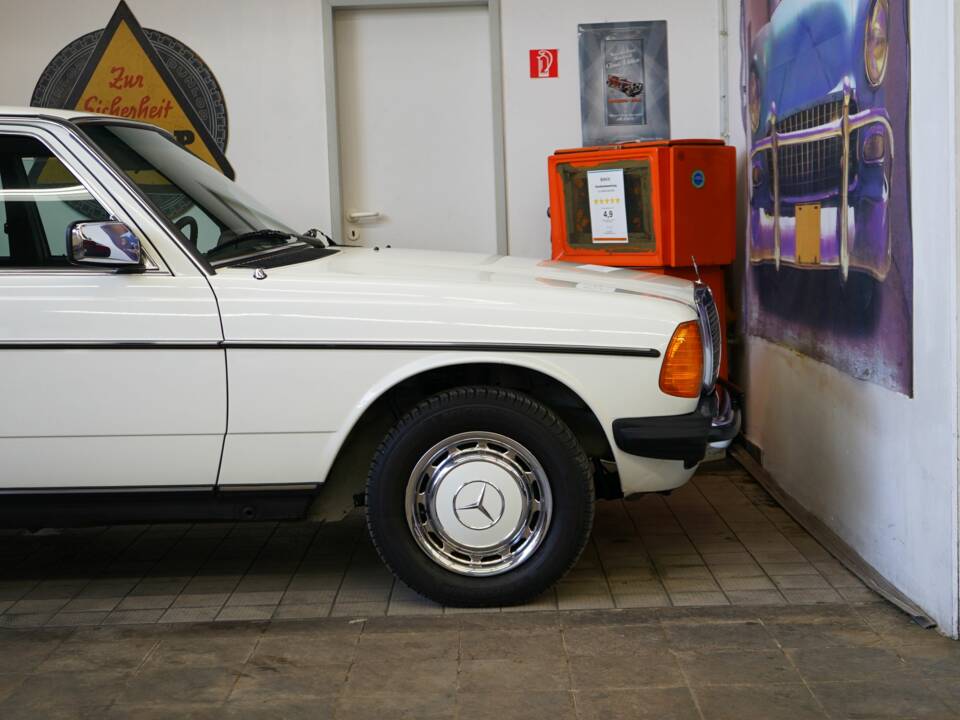 Imagen 32/33 de Mercedes-Benz 300 D (1984)