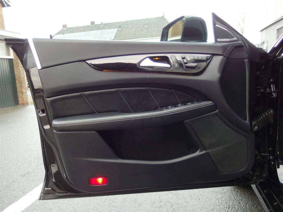 Image 31/97 of Mercedes-Benz CLS 63 AMG S 4MATIC (2013)