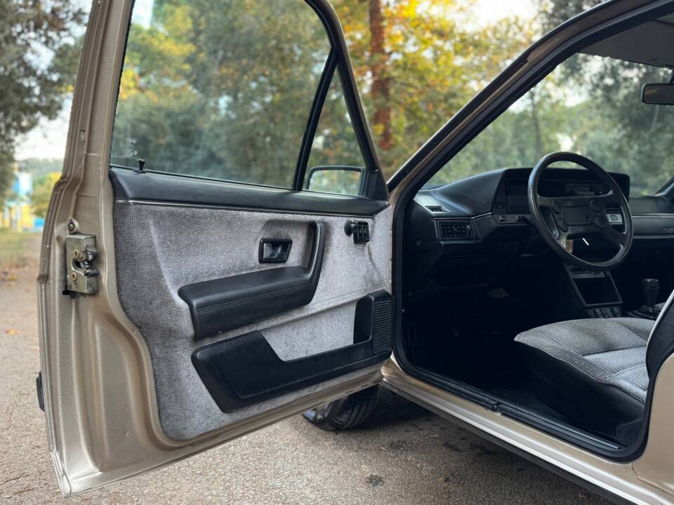 Image 56/57 of Volkswagen Passat 2.0 (1987)