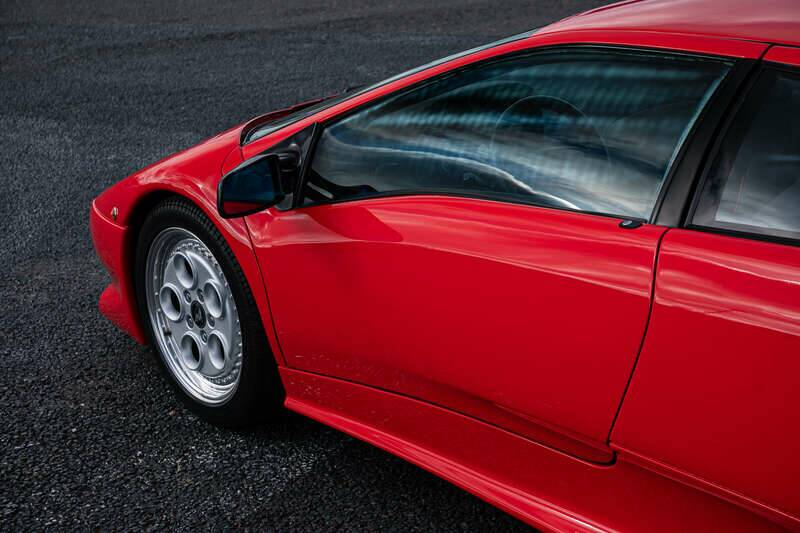 Image 40/48 of Lamborghini Diablo (1991)