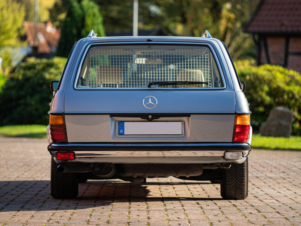 Image 17/42 of Mercedes-Benz 280 TE (1983)