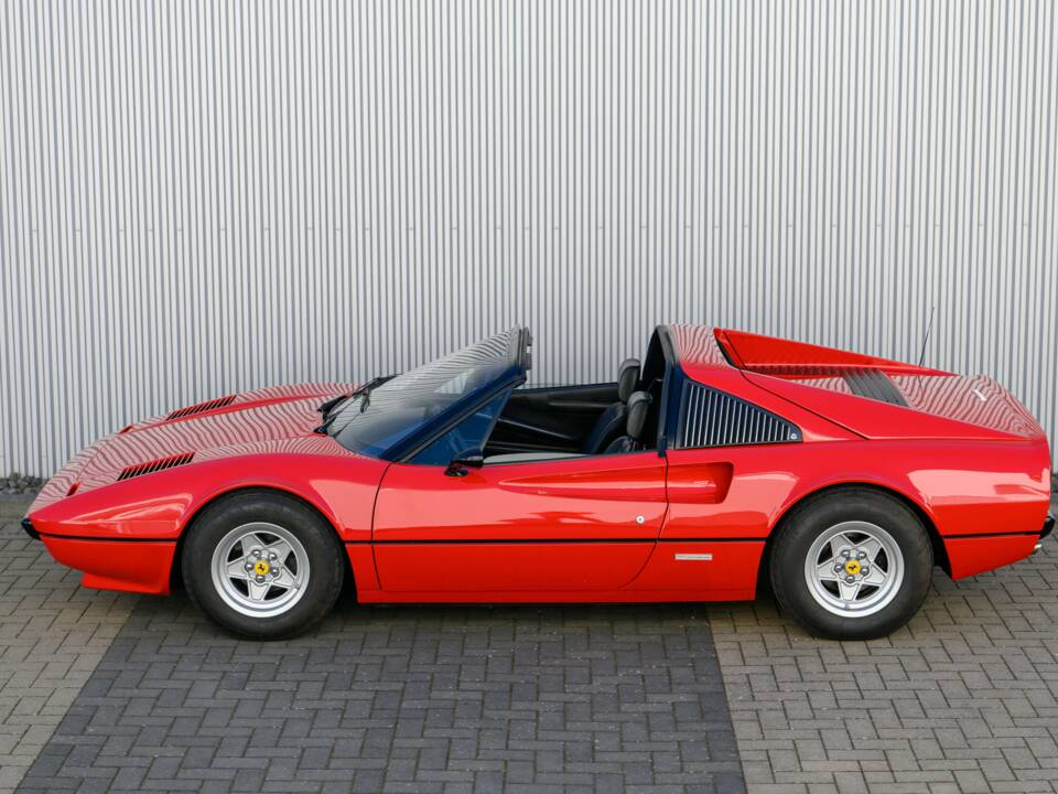 Bild 2/45 von Ferrari 308 GTSi (US) (1980)