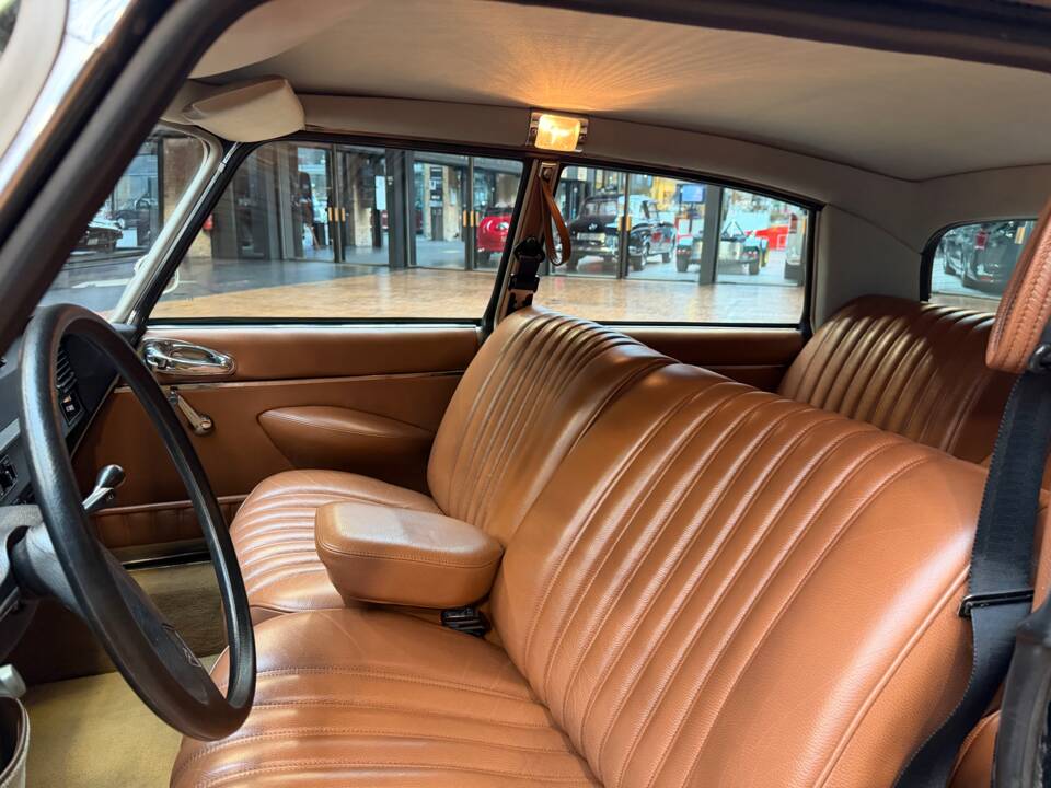 Bild 19/32 von Citroën DS 21 Pallas (1971)