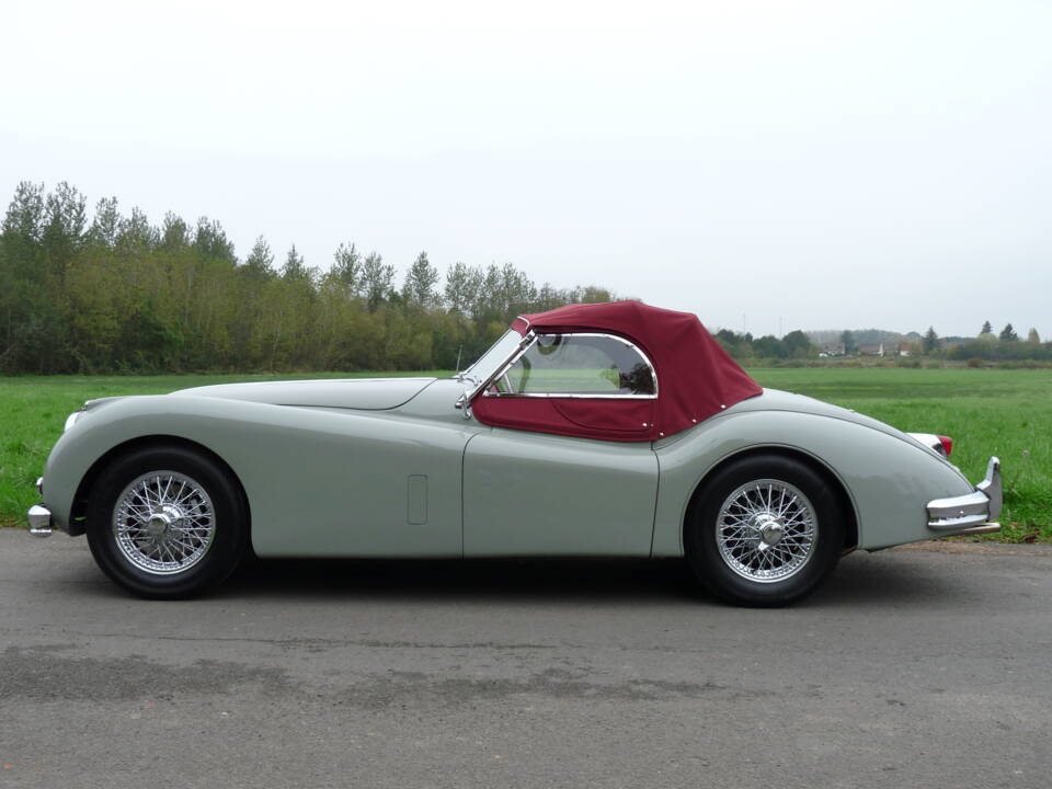 Image 18/20 of Jaguar XK 140 OTS (1955)