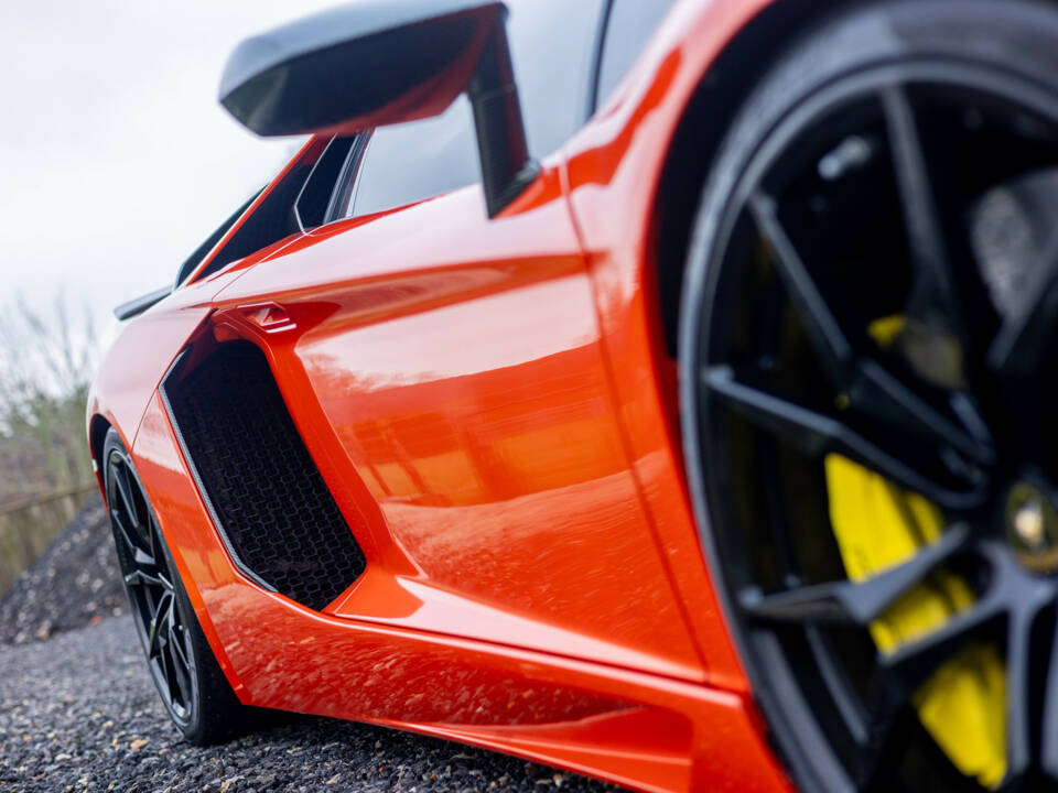 Image 23/47 of Lamborghini Aventador LP 700-4 (2013)