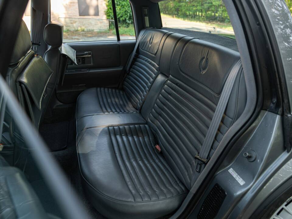 Immagine 29/50 di Cadillac Seville (1988)