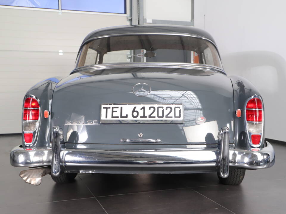 Image 33/39 of Mercedes-Benz 220 SE (1960)